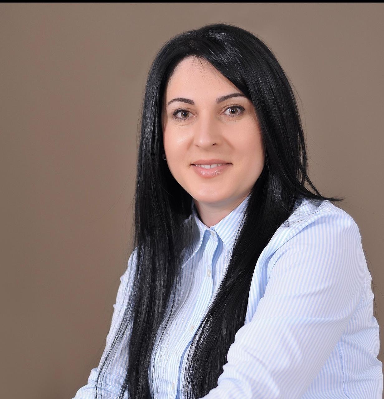 Dr. Elona Isufaj